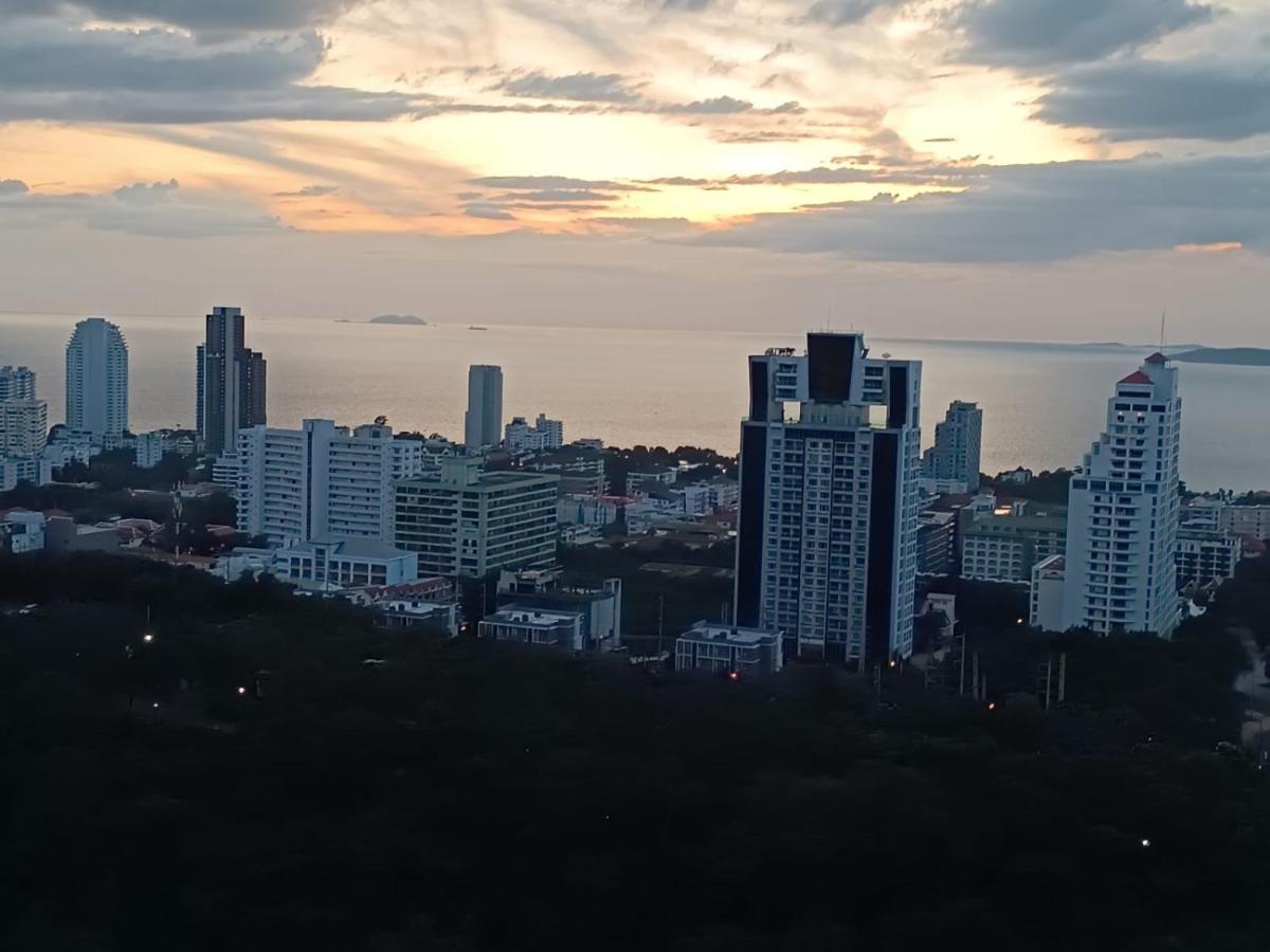 Unixx Condo Pattaya Near Walking Street Exterior photo